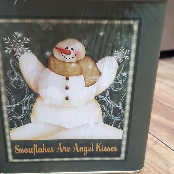 Handmade Christmas Floral, "Snowflakes Are Angel Kisses"! - Picture 2 of 6